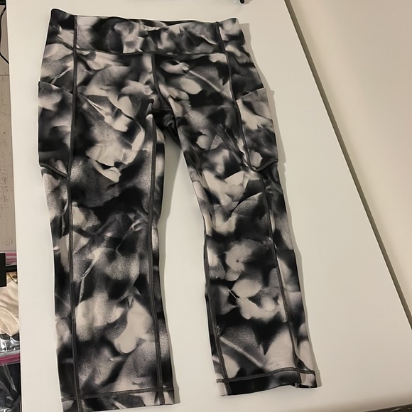 Lululemon Wunder Under Marble Crop Leggings - Picture 3 of 4